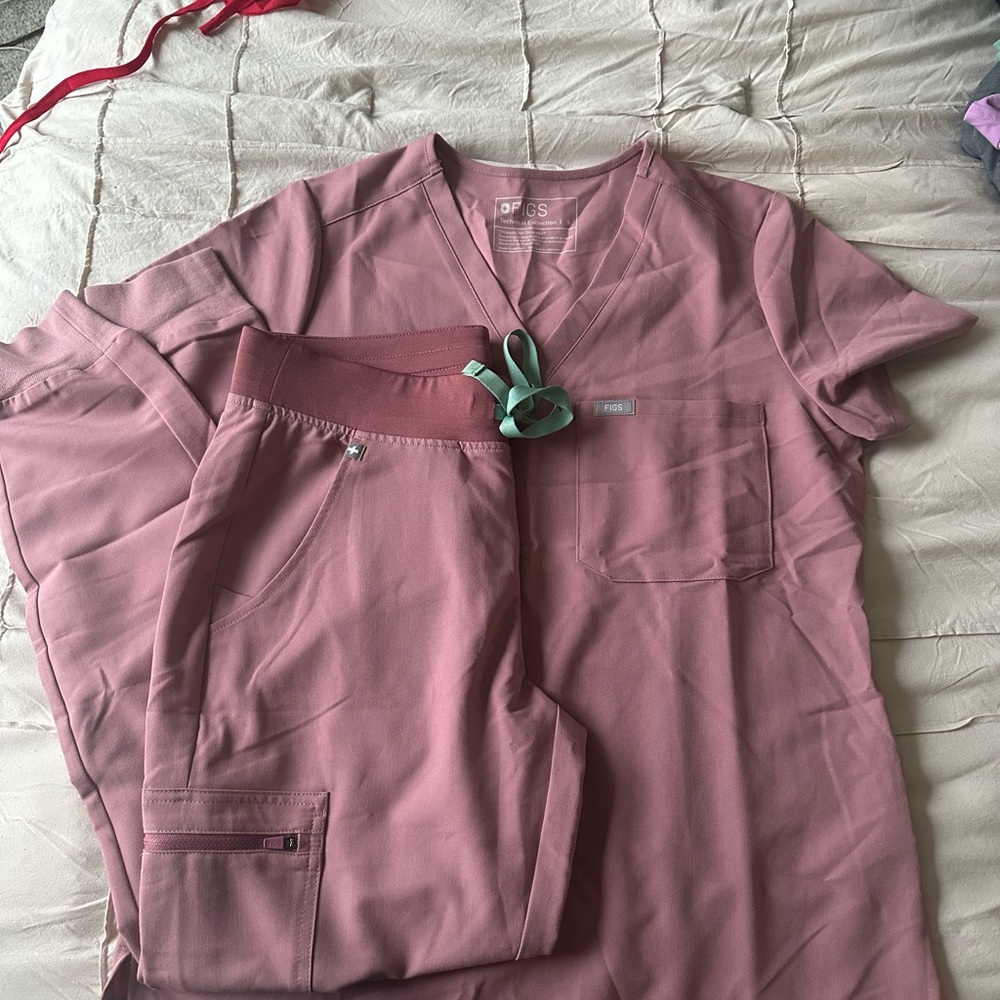 Figs Mauve Scrub Set with V-Neck Top and Pants